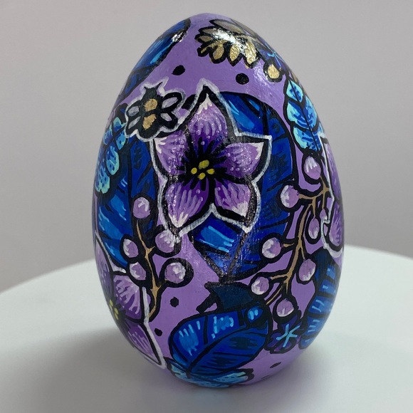 Handpainted Wooden Egg  Decor - Intricate Purple Flowers - Picture 3 of 5